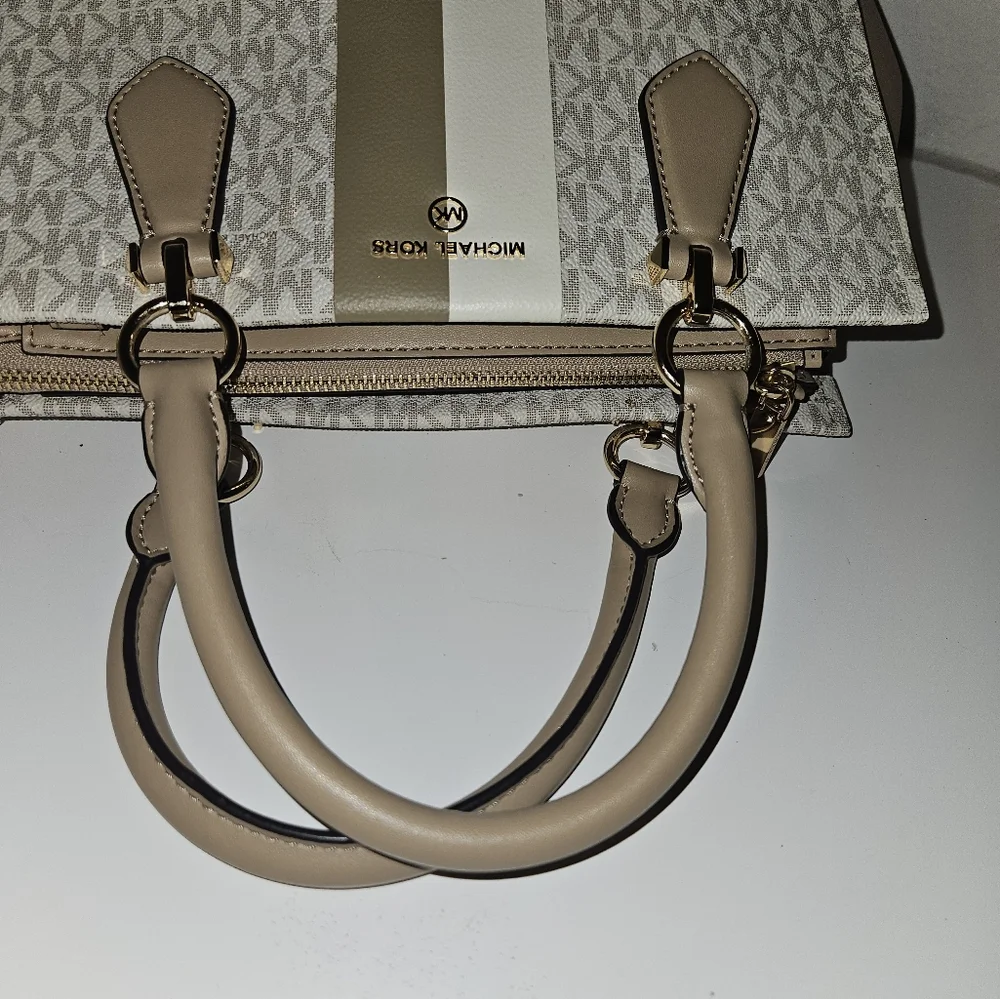 Michael kors shoulder and crossbody purse NWOT